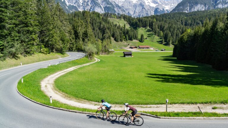 gravelbike_abfahrt_asphaltstrasse_-_neuleutasch